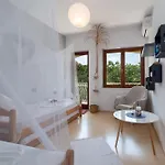 Gordan With Garden, 3 Min Walk To The *