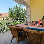 Gordan With Garden, 3 Min Walk To The Apartmán Trogir