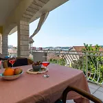 Gordan With Garden, 3 Min Walk To The * Trogir