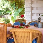 Gordan With Garden, 3 Min Walk To The *