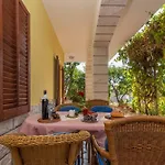 Apartmán Gordan With Garden, 3 Min Walk To The