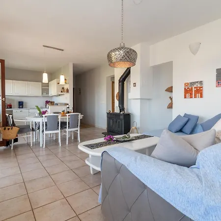 Gordan With Garden, 3 Min Walk To The Apartment *