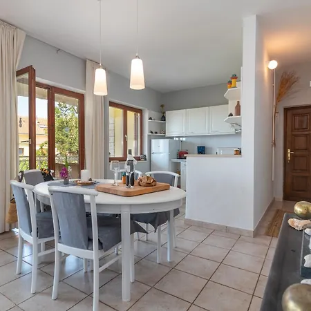 Gordan With Garden, 3 Min Walk To The Apartment
