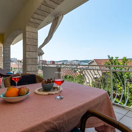 Gordan With Garden, 3 Min Walk To The * Trogir