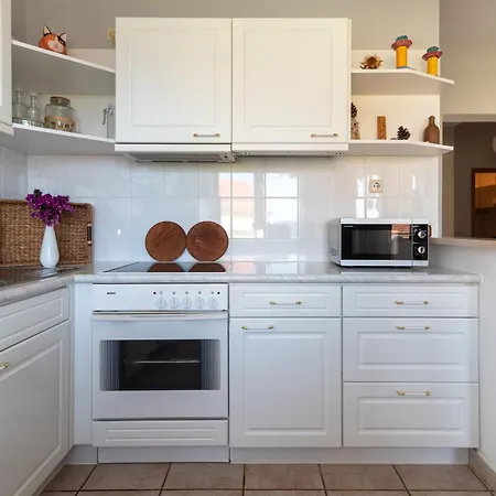 Gordan With Garden, 3 Min Walk To The Apartment