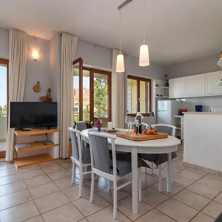 Gordan With Garden, 3 Min Walk To The Apartment *