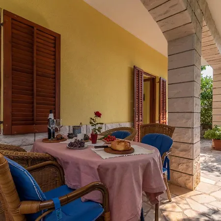 Gordan With Garden, 3 Min Walk To The Apartment *
