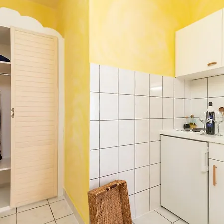 Gordan With Garden, 3 Min Walk To The Apartment *