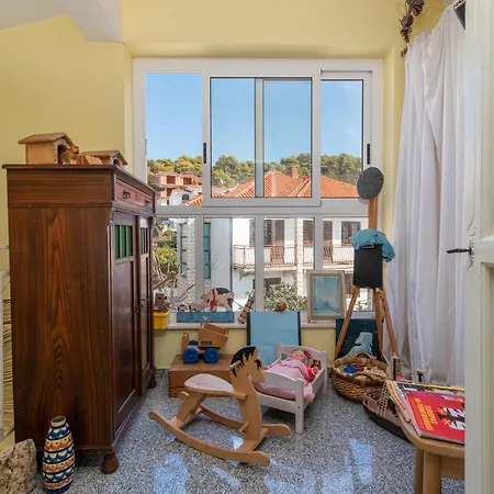 Gordan With Garden, 3 Min Walk To The Apartment Trogir