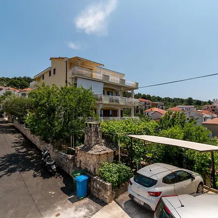 Gordan With Garden, 3 Min Walk To The Apartment *