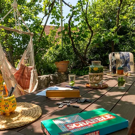 Gordan With Garden, 3 Min Walk To The Apartment Trogir