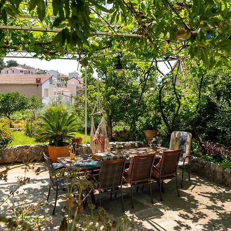 Gordan With Garden, 3 Min Walk To The Apartment