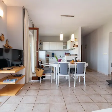 Lägenhet Gordan With Garden, 3 Min Walk To The Trogir
